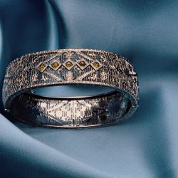 Diferencias entre las joyas de acero inoxidable y las de plata